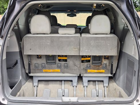 Used 2013 Toyota Sienna LE FWD image 23