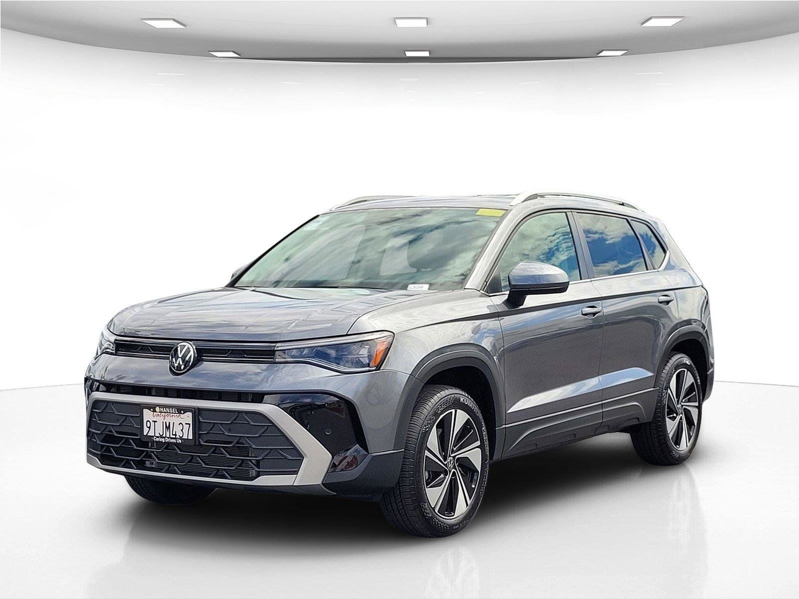 Certified 2025 Volkswagen Taos SE w/ Panoramic Sunroof Package AWD/4WD image 11