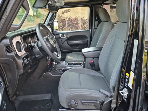 Used 2024 Jeep Gladiator Sport AWD/4WD image 12
