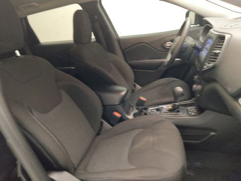 Used 2019 Jeep Cherokee Latitude w/ Popular Appearance Group image 21