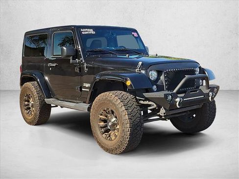 Used 2018 Jeep Wrangler Sahara w/ Connectivity Group AWD/4WD image 3