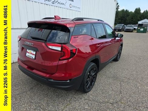 Used 2024 GMC Terrain SLE w/ Driver Convenience Package AWD/4WD image 11