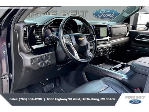 Used 2024 Chevrolet Silverado 2500 LTZ w/ LTZ Convenience Package AWD/4WD image 12