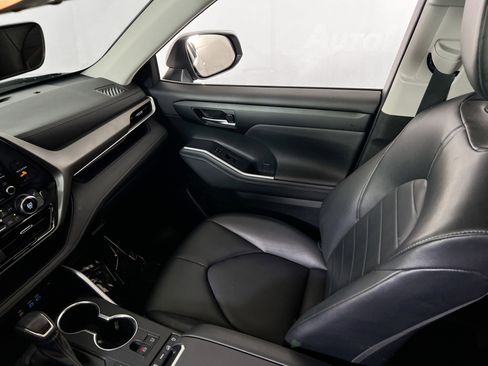 Used 2022 Toyota Highlander XLE image 23