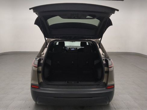 Used 2020 Jeep Cherokee Latitude FWD image 29