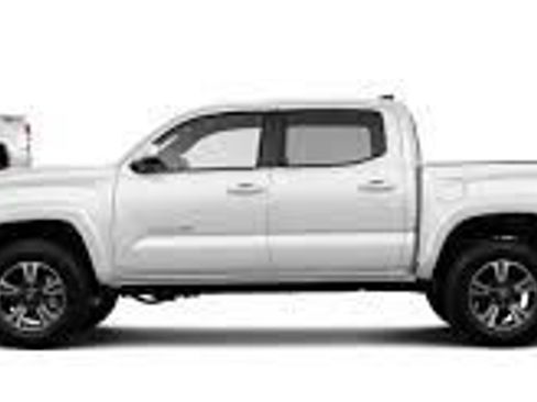 Used 2016 Toyota Tacoma TRD Sport w/ Premium & Technology Package RWD image 8