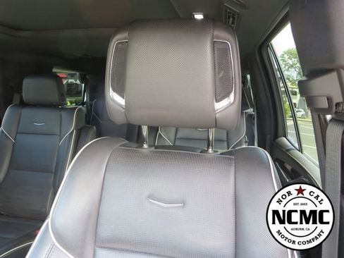 Used 2023 Cadillac Escalade Premium Luxury AWD/4WD image 19