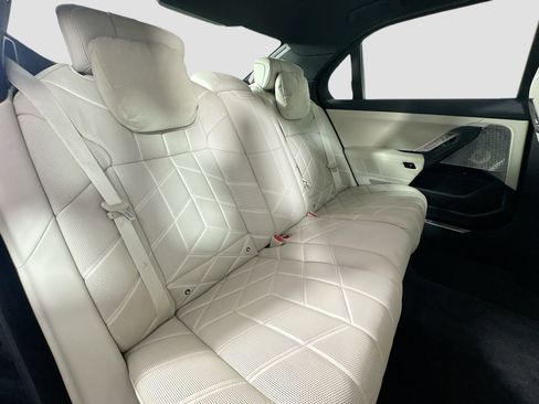Certified 2023 BMW 740i w/ Luxury Rear Seating Package image 28