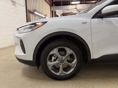Certified 2025 Ford Escape ST-Line Select AWD/4WD image 31