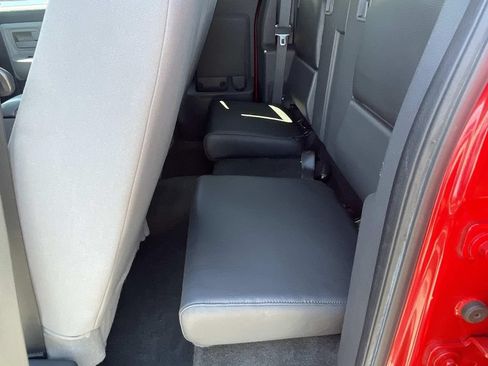 Used 2011 Dodge Dakota Big Horn w/ Utility Group RWD image 12