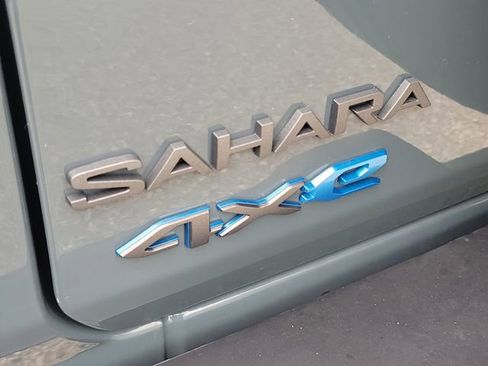 Used 2025 Jeep Wrangler Unlimited Sahara AWD/4WD image 36