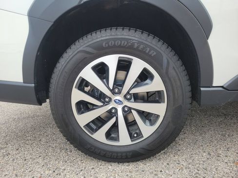 Used 2023 Subaru Outback Premium AWD/4WD image 5