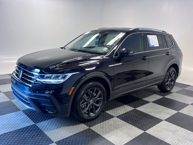 Certified 2024 Volkswagen Tiguan SE FWD image 3