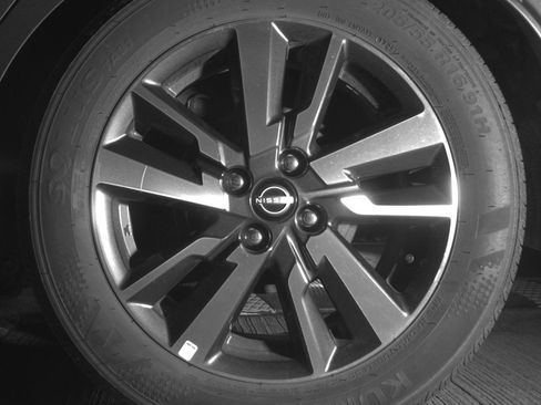 Used 2025 Nissan Versa SV image 14