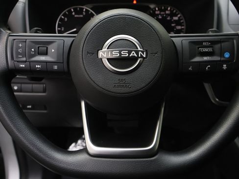 Used 2024 Nissan Rogue SV AWD/4WD image 18