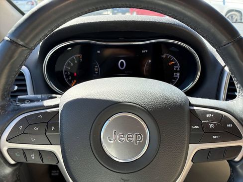 Used 2021 Jeep Grand Cherokee Laredo image 14