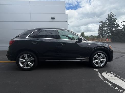 Used 2021 Audi Q3 2.0T Premium w/ Convenience Package AWD/4WD image 9