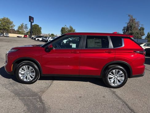 New 2025 Mitsubishi Outlander ES image 4