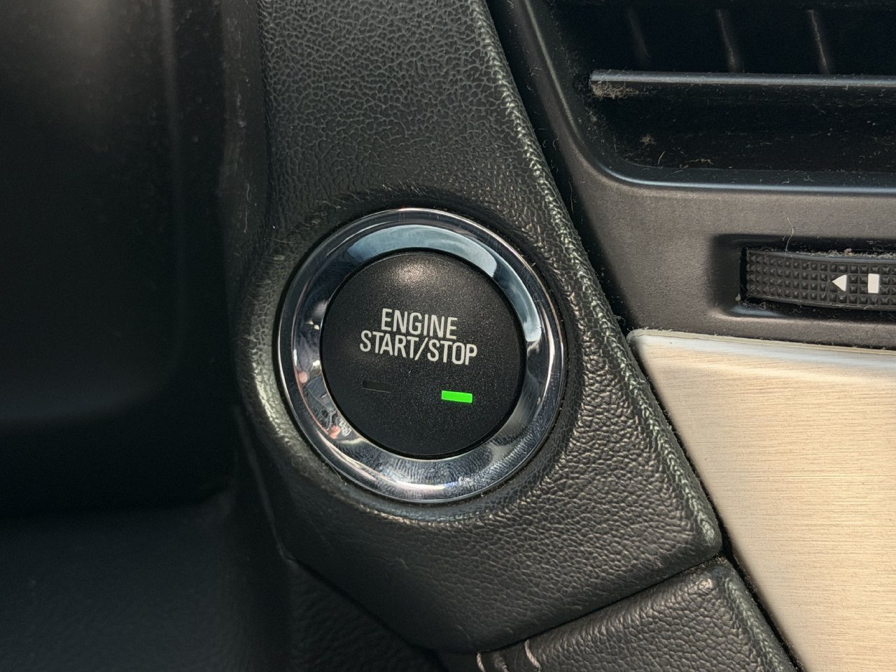 Used 2018 GMC Yukon Denali w/ Denali Ultimate Package AWD/4WD image 19