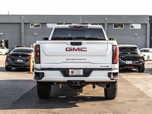 Used 2025 GMC Sierra 2500 AT4 w/ AT4 Premium Plus Package AWD/4WD image 12