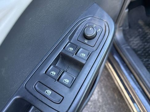 Used 2022 Volkswagen Taos S image 19