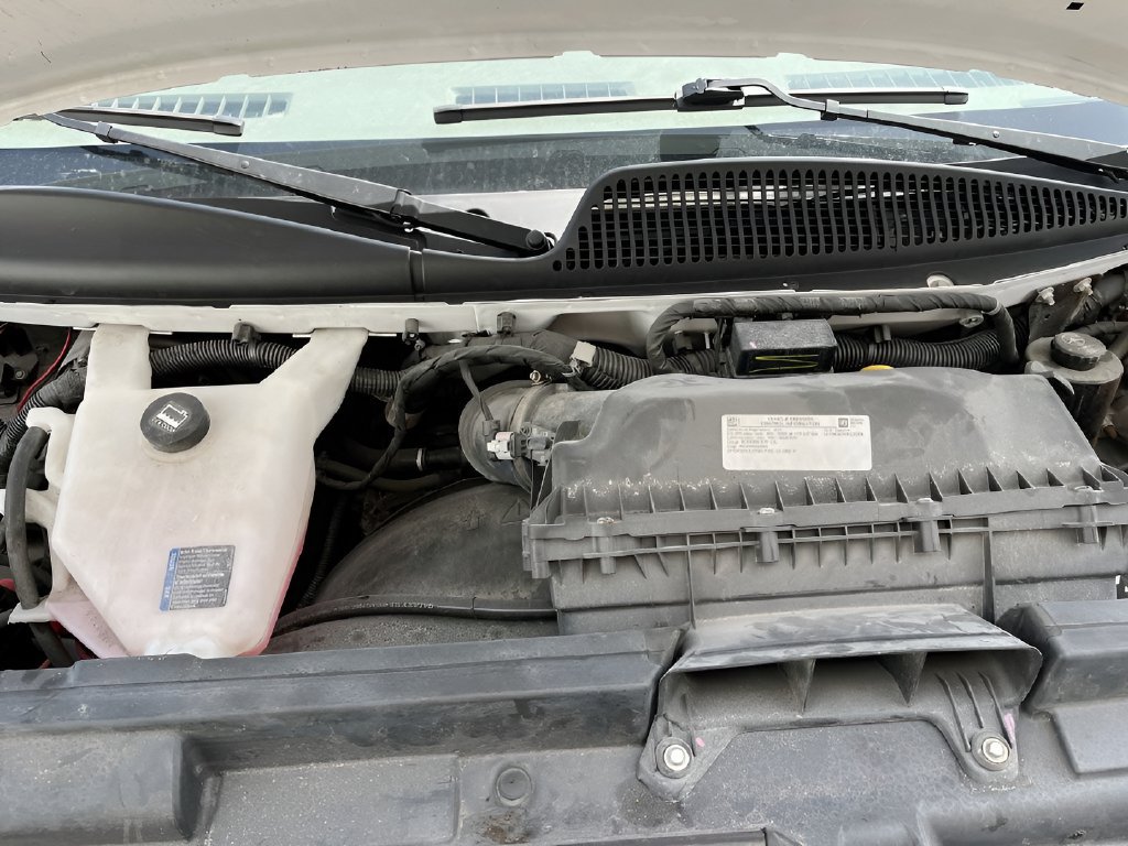 Used 2024 Chevrolet Express 2500 w/ Driver Convenience Package RWD image 24