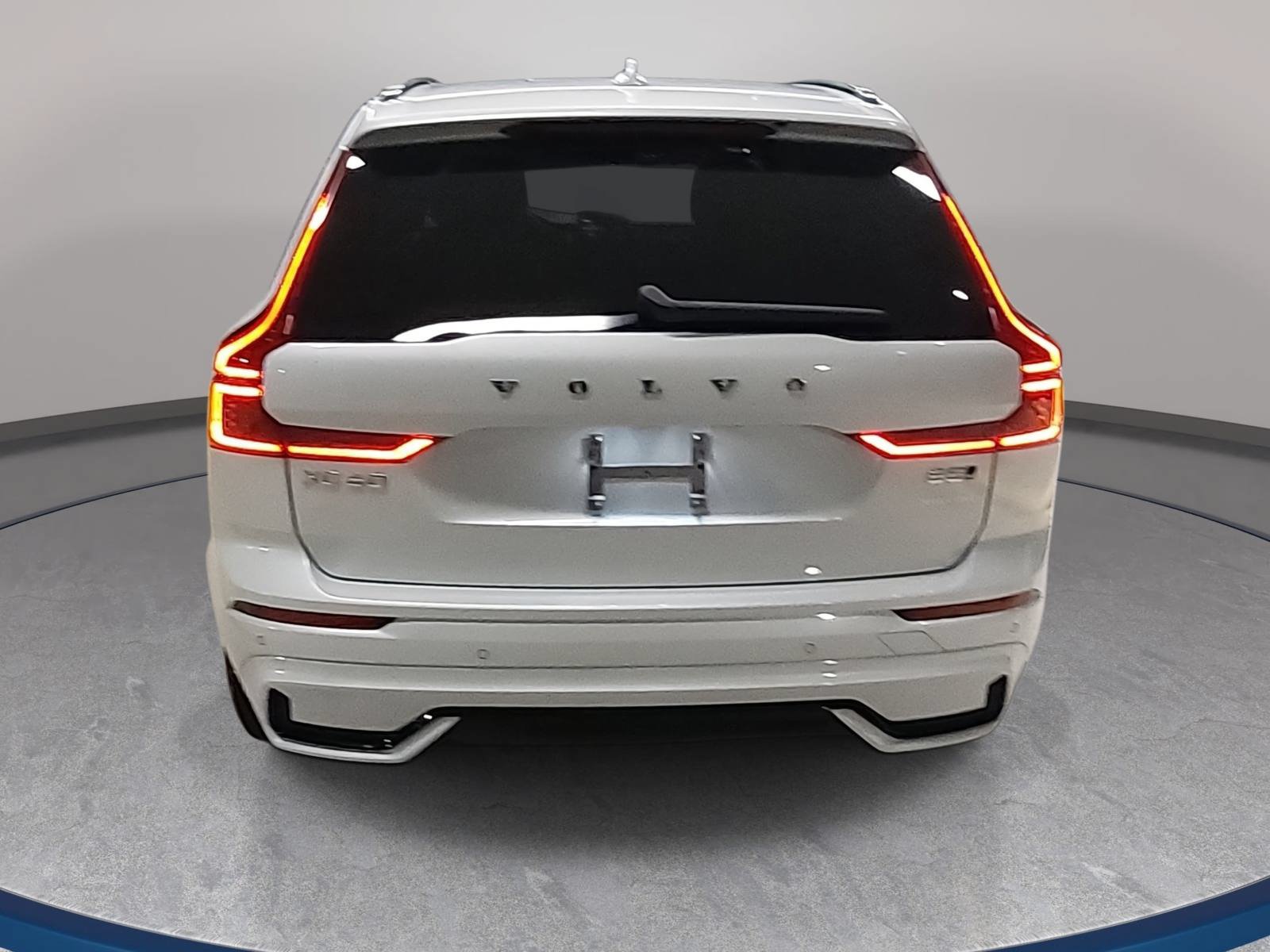 Used 2026 Volvo XC60 B5 Core AWD/4WD image 6