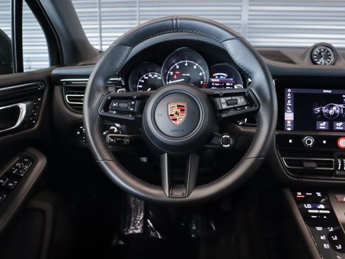 Used 2026 Porsche Macan AWD/4WD image 15