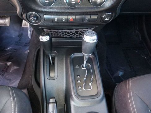 Used 2017 Jeep Wrangler Unlimited Sahara w/ Connectivity Group image 21