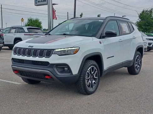 Used 2025 Jeep Compass Trailhawk w/ Trailhawk Elite Group AWD/4WD image 2