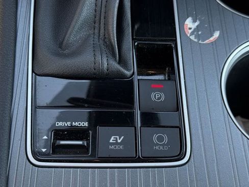 Used 2025 Toyota Sienna XLE FWD image 21
