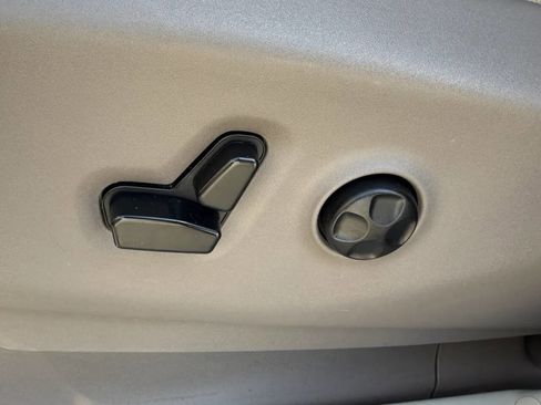 Used 2020 Chrysler Pacifica Touring-L Plus image 14