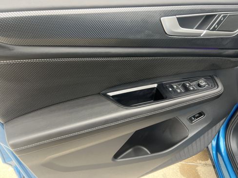 Certified 2024 Volkswagen Atlas Cross Sport SEL R-Line image 13