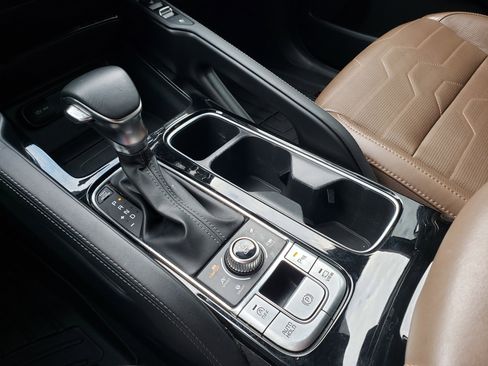 Used 2022 Kia Telluride SX w/ SX Prestige Package image 23