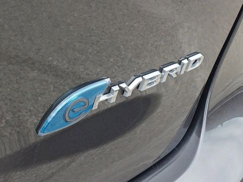 Used 2023 Chrysler Pacifica Touring-L image 11