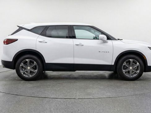 Used 2025 Chevrolet Blazer LT FWD image 11