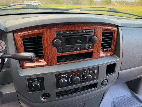 Used 2006 Dodge Ram 1500 Truck SLT image 16