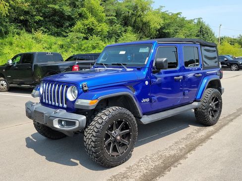 Used 2018 Jeep Wrangler Unlimited Sahara AWD/4WD image 7