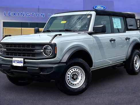 Used 2022 Ford Bronco 4-Door AWD/4WD image 3