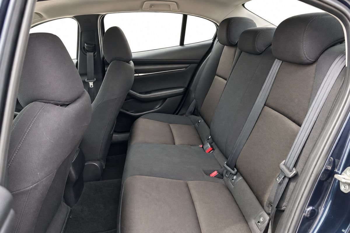 Used 2020 MAZDA MAZDA3 Sedan FWD image 5