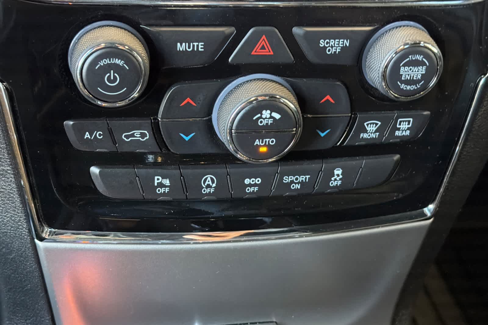 Used 2019 Jeep Grand Cherokee Limited w/ Luxury Group II AWD/4WD image 23