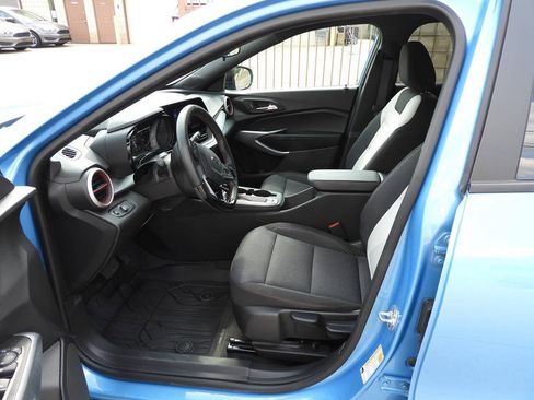 Used 2025 Chevrolet Trax RS w/ Driver Confidence Package FWD image 13