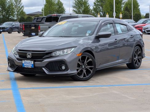 Used 2018 Honda Civic Sport image 2