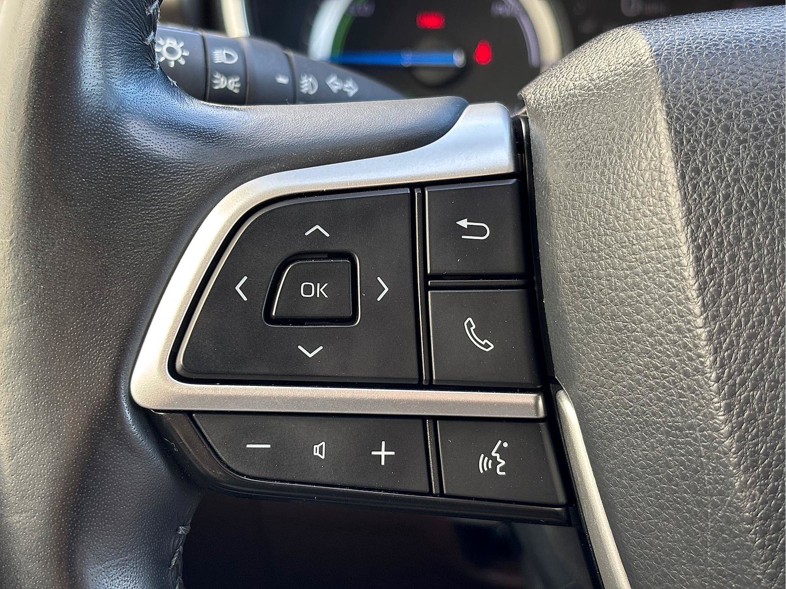 Used 2022 Toyota Highlander XLE AWD/4WD image 31