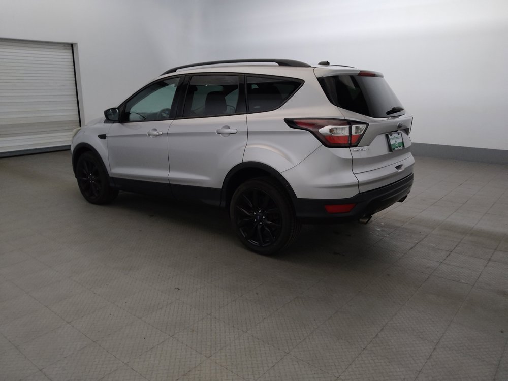 Used 2017 Ford Escape SE w/ SE Sport Appearance Package FWD image 3