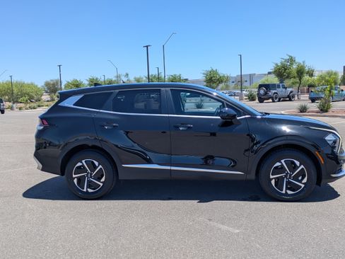 Used 2023 Kia Sportage LX AWD/4WD image 6