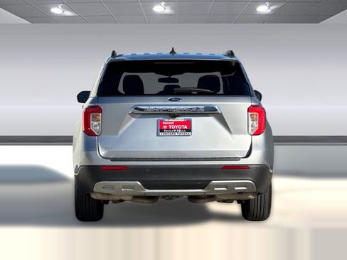 Used 2023 Ford Explorer XLT w/ Equipment Group 202A image 8