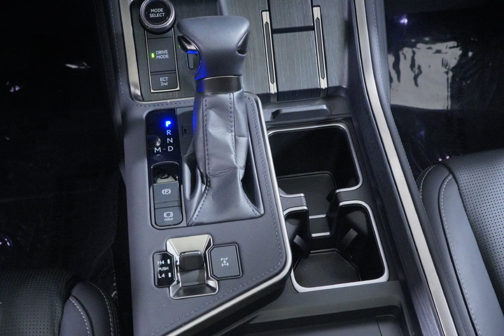 Used 2024 Lexus GX 550 w/ Cold Area Package AWD/4WD image 19