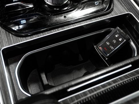 Used 2024 Jeep Wagoneer Series III w/ Flexible Seating Group image 33