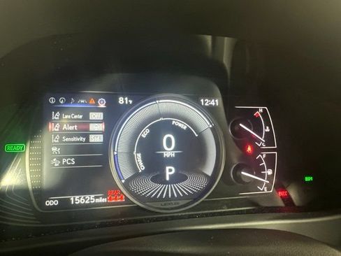 Used 2024 Lexus UX 250h AWD w/ Premium Package image 29